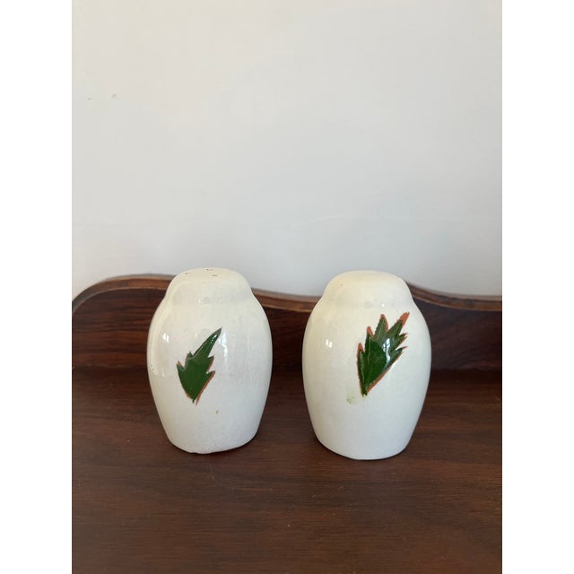 Add a charming touch of vintage pottery to your table or collection with this pair of Stangl Thistle salt and pepper...