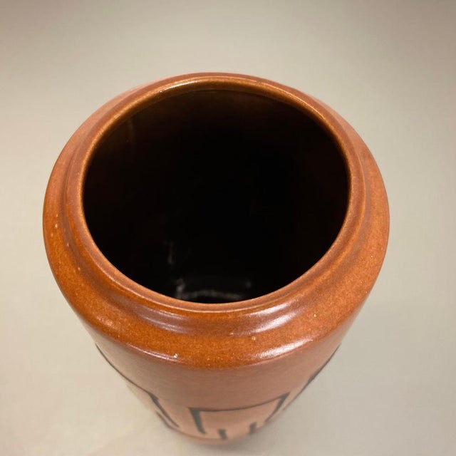 Line Tube Pottery Fat Lava Vase, 1970 For Sale - Image 10 of 16