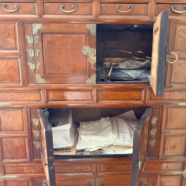 Early 20th Century Tall Korean Bandaji Chest With Butterfly Clasps For Sale - Image 5 of 7