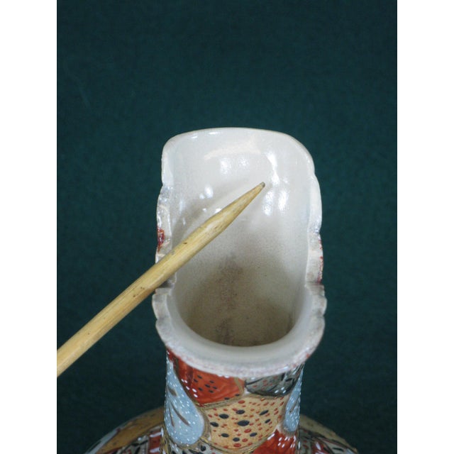Vase Japanese Satsuma Figurine Handles Antique Oriental Pottery Japan Men Ladies For Sale - Image 14 of 18