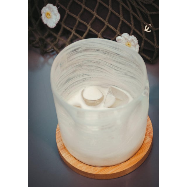 The expert cutting of the rim of the glasses where the mouth rests to delicately savor a good wine. The gestures to create...