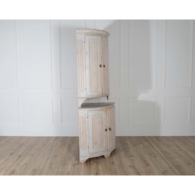 18th Century Swedish Gustavian Painted Corner Cabinet For Sale - Image 4 of 7