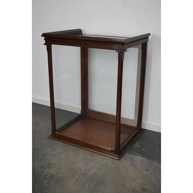 A museum quality Victorian mahogany display cabinet. This outstanding cabinet has a glass door fitted with the original...