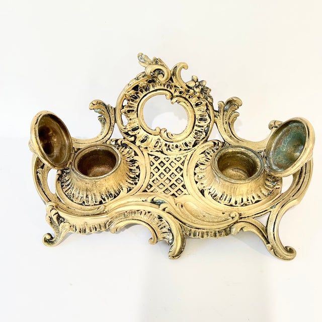 A lovely vintage ornate baroque double inkwell in brass. Double inkwells with hinged lids that open and close easily. It...