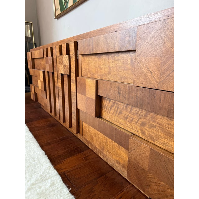Altavista Lane Vintage 1970's Lane Brutalist Staccato 9-Drawer Walnut Mid Century Dresser For Sale - Image 4 of 11