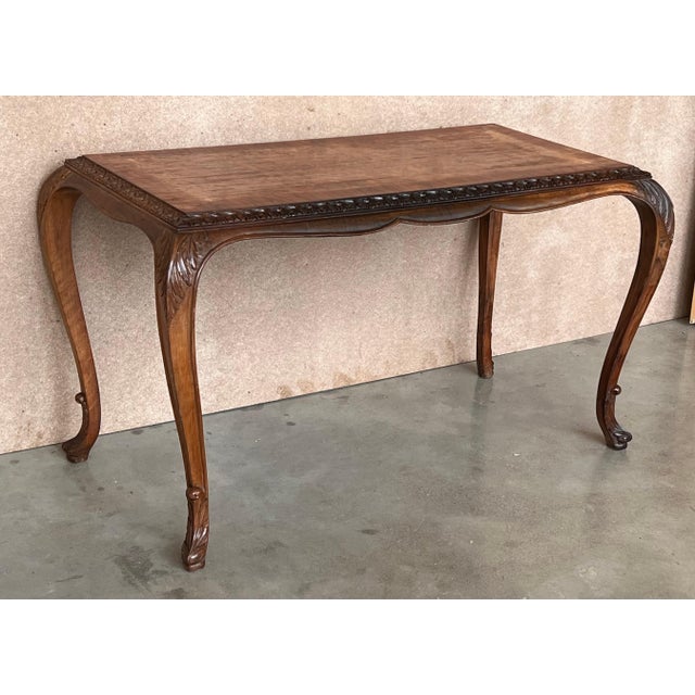 Mid 20th Century Burl Walnut Queen Anne Style Rectangular Coffee Table For Sale - Image 4 of 18