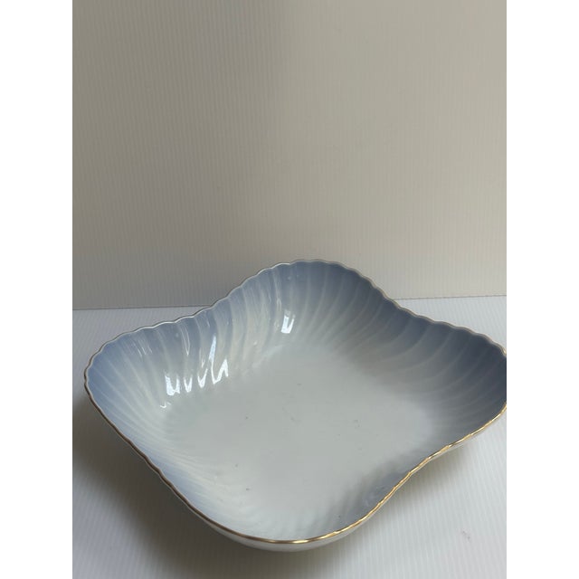 Mid-Century Modern Vintage 1980s Norwegian Porsgrund Maud Bla Collection Serving Bowl With Blue Gradient, Ribbed Texture, Gold Trim For Sale - Image 3 of 8