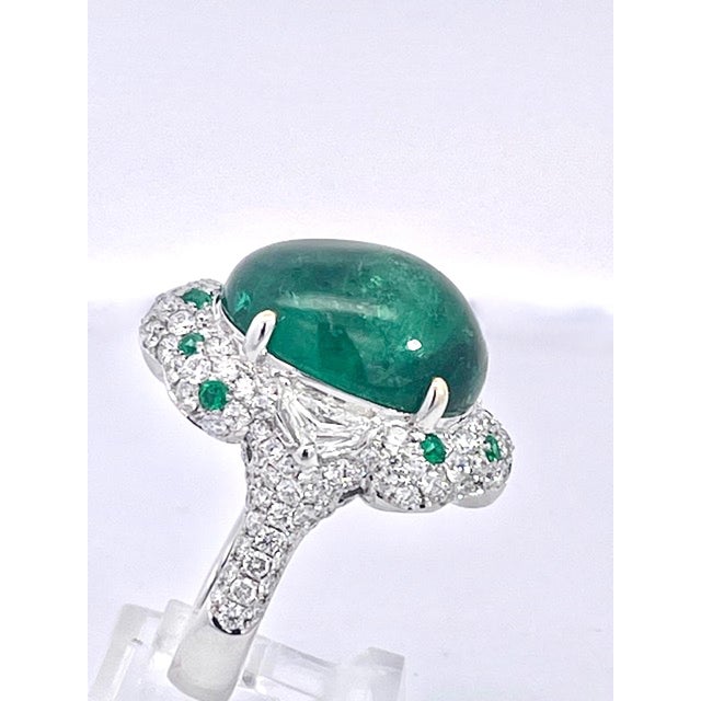 21.10 Carats Emerald Cabochon Ring 18k, Size 7 For Sale - Image 9 of 12