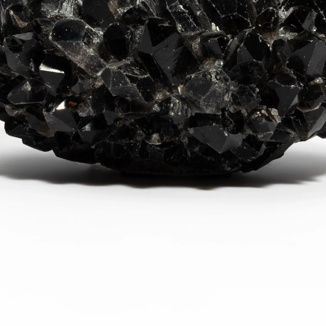 Classic Medium Bowl in Black Quartz For Sale In Los Angeles - Image 6 of 7