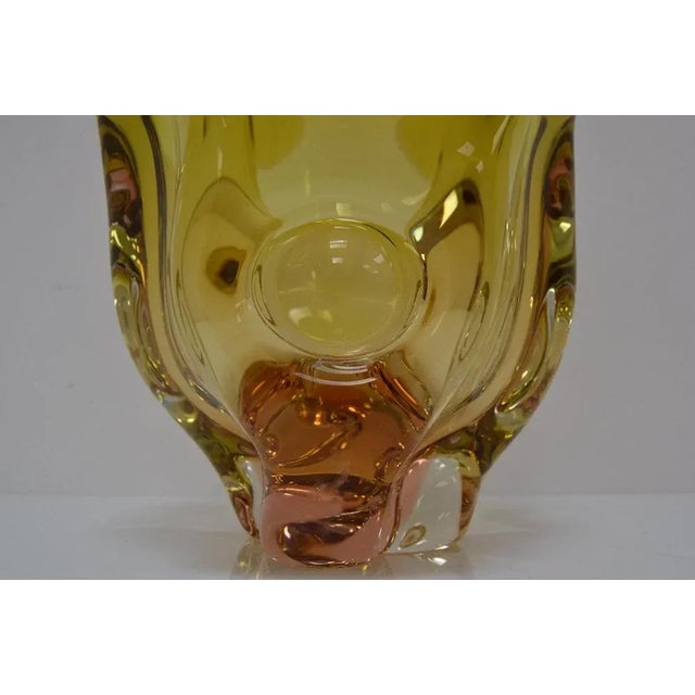 Art Glass Bowl attributed to Josef Hospodka for Glasswork Chribska, 1960s For Sale - Image 9 of 12