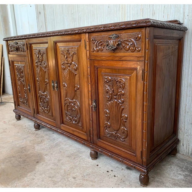 1930s Early 20th Carved Walnut Sideboard With Four Doors and Two Drawers and Crest For Sale - Image 5 of 13