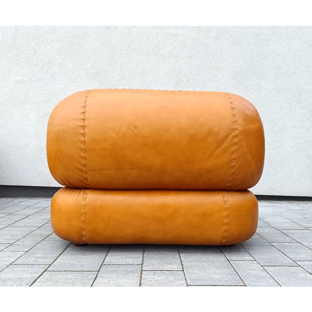 Cognac Leather Armchairs attributed to Sapporo for Mobil Girgi, Italy, 1970s, Set of 2 For Sale - Image 4 of 11