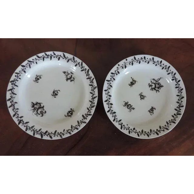 Ceramic 18th Century English New Hall Factory Porcelain with Grisaille Acorn & Leaf Border Plates - A Pair For Sale - Image 7 of 9