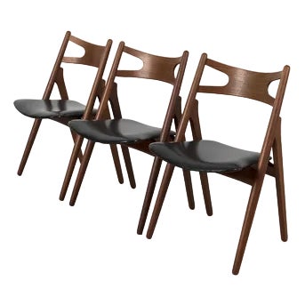 CH29P Sawbuck Dining Room Chairs, Set of 3 For Sale