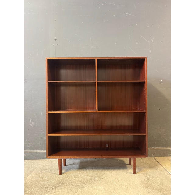 Burnt Umber Danish Mid-Century Modern Omann Jun Rosewood Bookcase Shelf. For Sale - Image 8 of 10