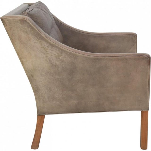 Børge Mogensen 2207 lounge chair upholstered in patinated leather and with legs of mahogany. The chair is from the 1970s...