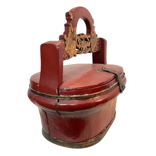 19th Century Traditional Chinese Red Lacquer and Gilt Gold Wooden Wedding Basket For Sale - Image 4 of 17