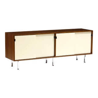Mid-Century Modern Florence Knoll Walnut Credenza — 1960s For Sale