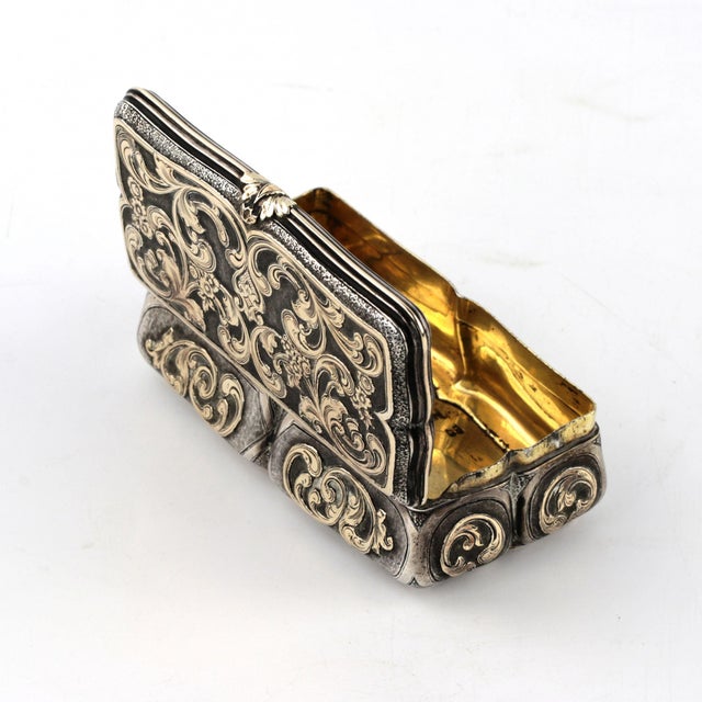 19th Century Russian Silver Snuffbox with Gold Decor For Sale - Image 4 of 9