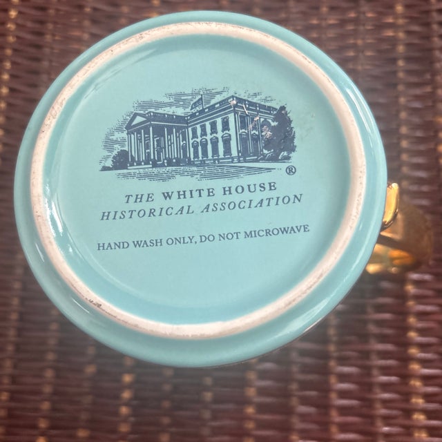 White House Historical Association Mug featuring an illustration of the White House with gold accents.