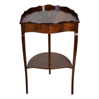 1940s English Style Mahogany Side Table / End Table Accent Table For Sale