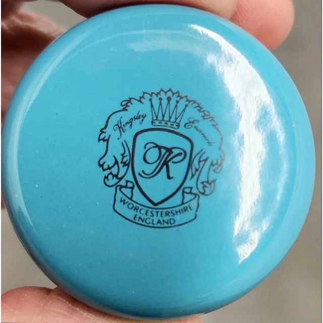 Kingsley English Fine Enamel "Happy Birthday" Round Box For Sale In Los Angeles - Image 6 of 10