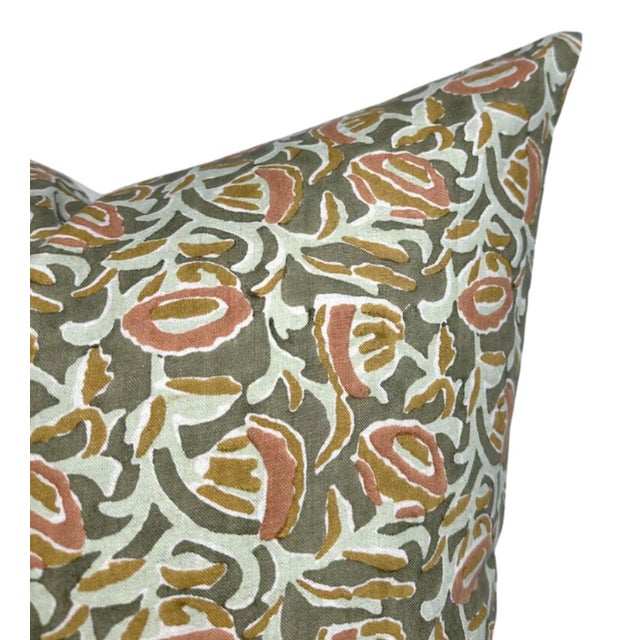 Marbella Floral Pillow Cover ⭐️ Ships Within 2 Days On the Front: Marbella Printed Fabric On the Back: Ivory Linen Fabric...