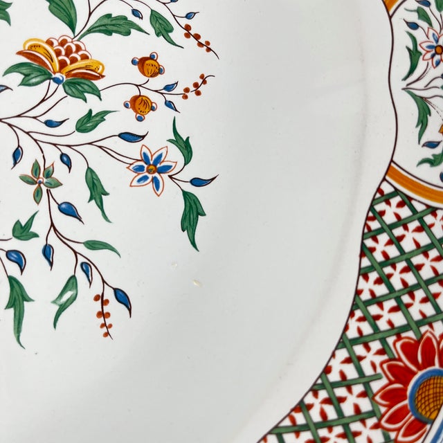 Semi-Hollow Round Dish with Rouen Sainfoin Pattern from Gien, 1990 For Sale - Image 6 of 8