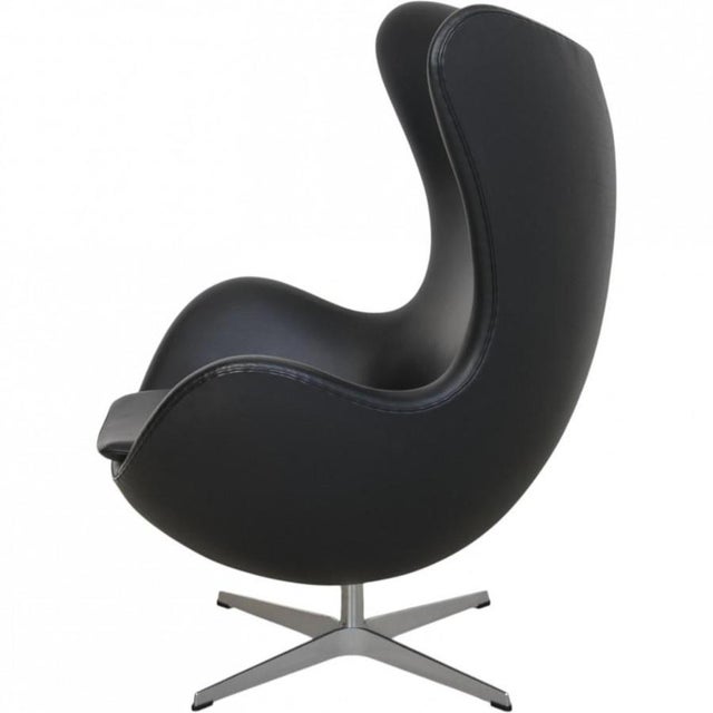 Egg Chair in Black Aura Leather by Arne Jacobsen, 2016 For Sale - Image 14 of 18