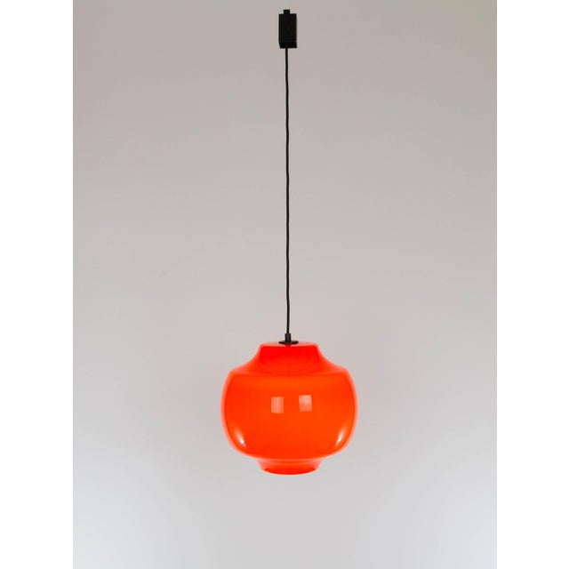 Red Model L 63 glass pendant designed in the 1960s by Alessandro Pianon for Venetian glassmaker Vistosi. The glass is...
