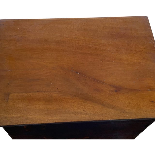 Traditional Antique American Federal Mahogany Diminutive Four-Drawer Chest Possibly Mid-Atlantic Circa 1800–1825 For Sale - Image 3 of 12