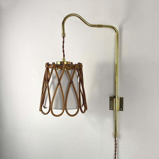 Articulating Wall Light in Rattan Fabric & Brass, France, 1950s For Sale - Image 11 of 15