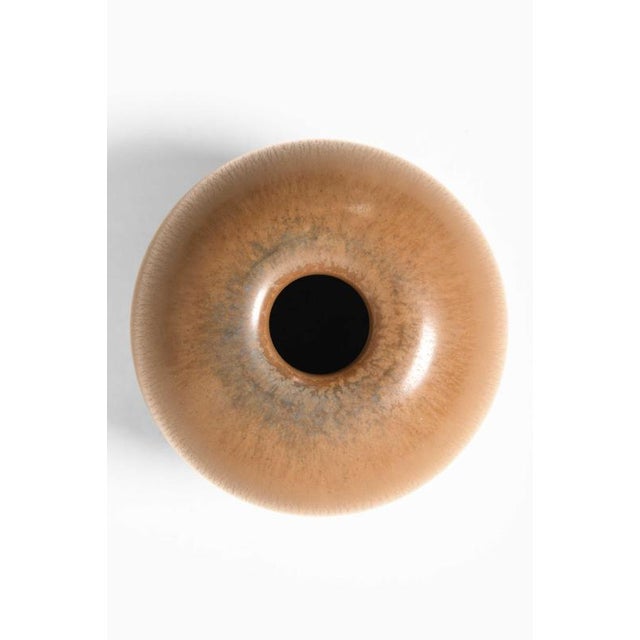 This rare ceramic vase, designed by Berndt Friberg and produced by Gustavsberg in Sweden in 1954, exemplifies the refined...