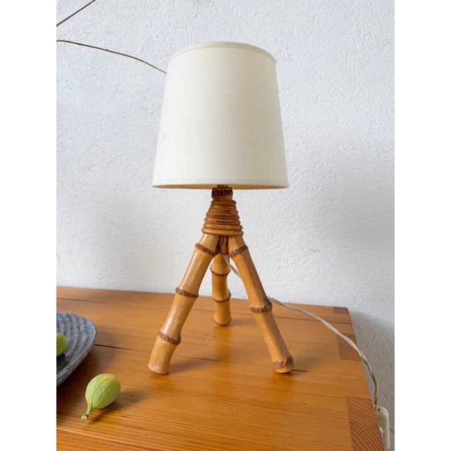 Vintage small rattan table or desk lamp from the 1960s, with its original lampshade. We love the lamp's glossy patina and...