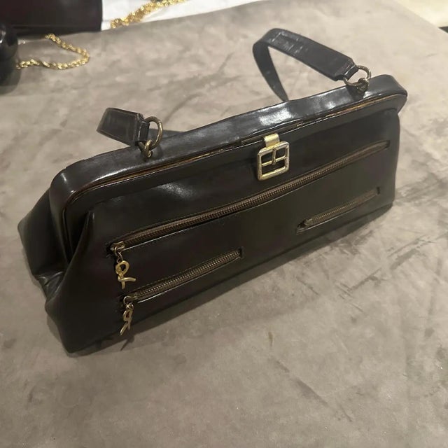 1980s Iconic Brown Leather and Brass Hand Bag by Roberta Di Camerino For Sale - Image 9 of 12