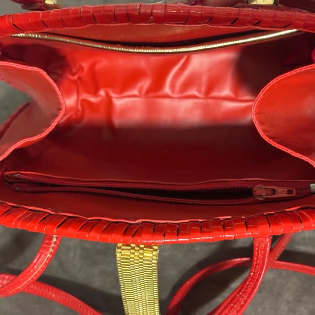 A Lovely Vintage 1960s Red Wicker Crossbody Bag For Sale - Image 6 of 9