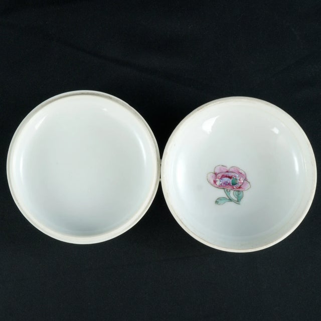 Chinese Paste Box Thousand Flowers Marked Late Qing/Republic Period For Sale In Phoenix - Image 6 of 9