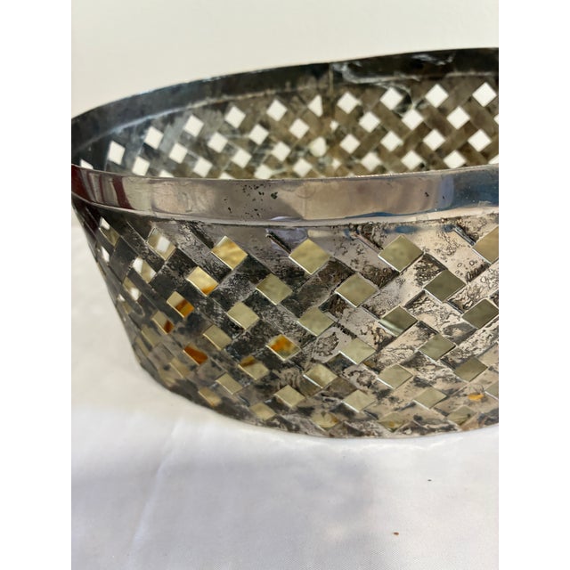 Mid 20th Century Vintage International Silver Pierced Silverplate Oval Basket For Sale - Image 5 of 10