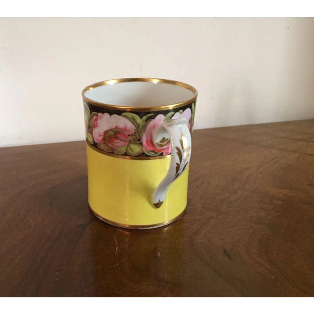 Antique early 19th c. George III Coalport porcelain can decorated with a wide band of pink roses on black ground; the body...