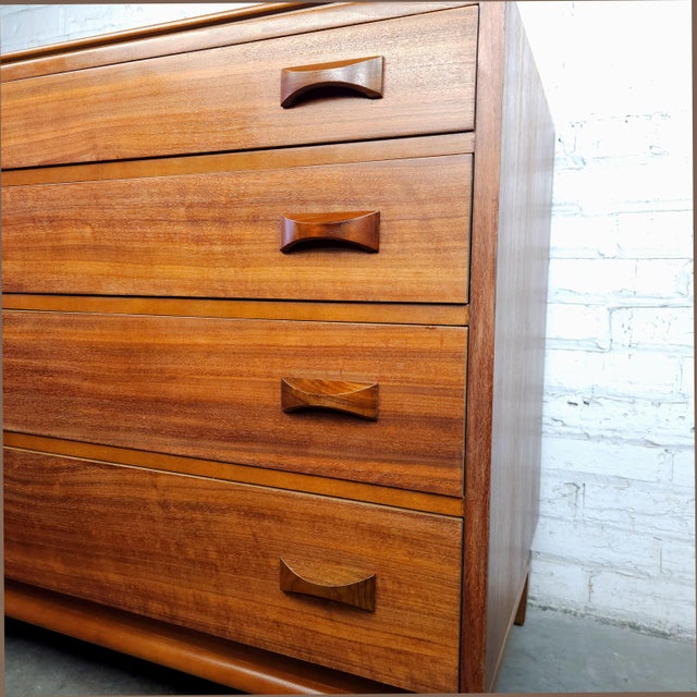 Wood 1960s Elegant Restored Mid Century Modern Long Low 8 Drawer Dresser Hi-End Walnut For Sale - Image 7 of 16