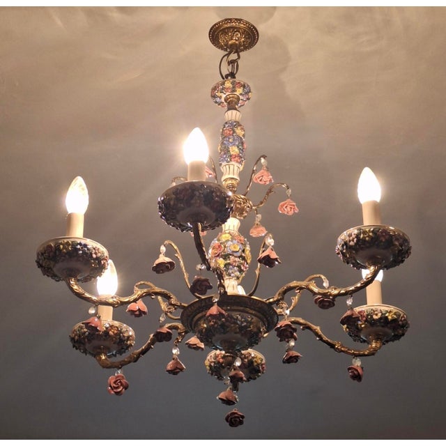 Impressive vintage Boho gilt brass chandelier, 6 arms decorated with ceramic roses. Up to 250V (Europe/UK Standard).The...