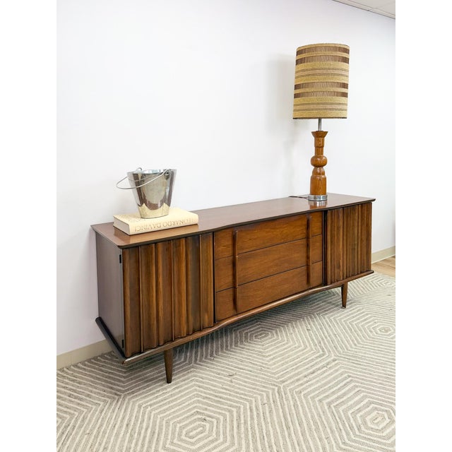Rare United Furniture MCM Long Dresser Intricate Wood Pulls Vintage Lowboy For Sale - Image 15 of 17