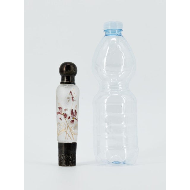 Art Nouveau Perfume Bottle in Polychrome Glass with Integral Burnished Metal Frame, 1900-1910 For Sale - Image 11 of 12