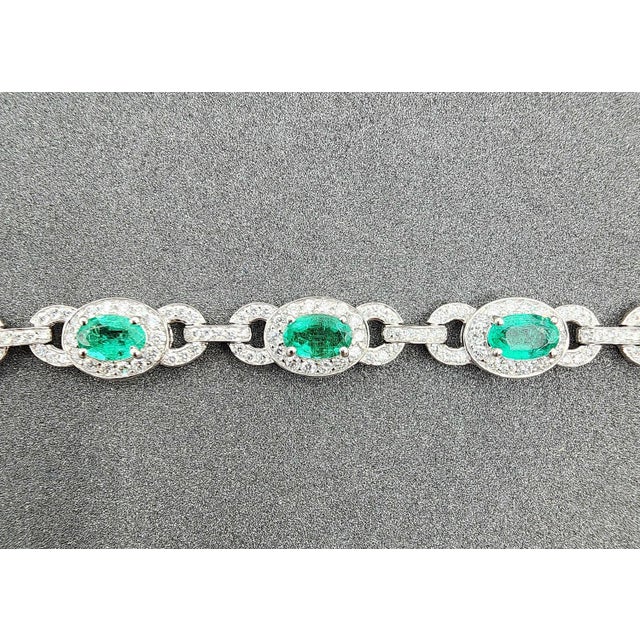 8.66 Ct Natural Emerald & Diamond Necklace For Sale In Chicago - Image 6 of 8