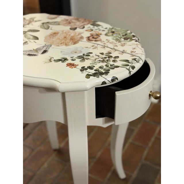 2020s French Country Botanical Floral Accent Table With Scalloped Apron, Refinished For Sale - Image 5 of 10