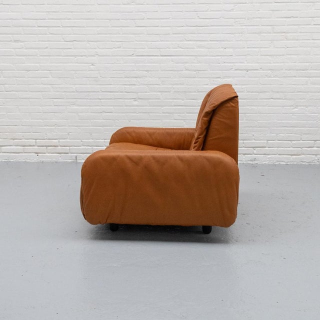 Tan Cognac Leather Armchair from Bonacina, Italy, 1970s For Sale - Image 8 of 17