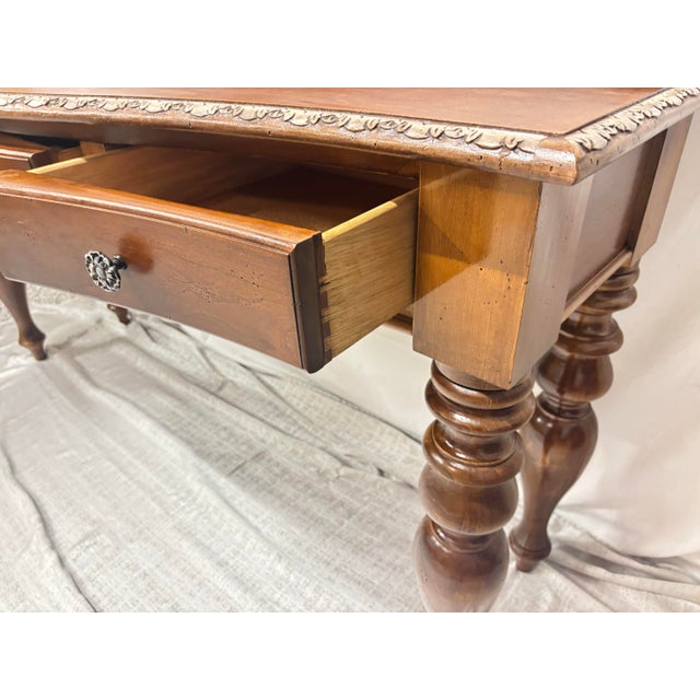 VIntage Bernhardt Belmont Victorian Style Walnut Finish Sideboard, Console For Sale In Orlando - Image 6 of 12