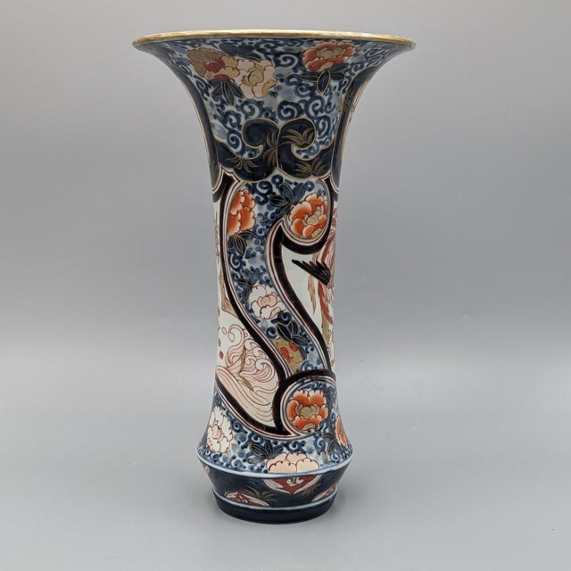 Japanese Pair of Japanese Edo Period Ko-Imari Trumpet Vases For Sale - Image 3 of 11