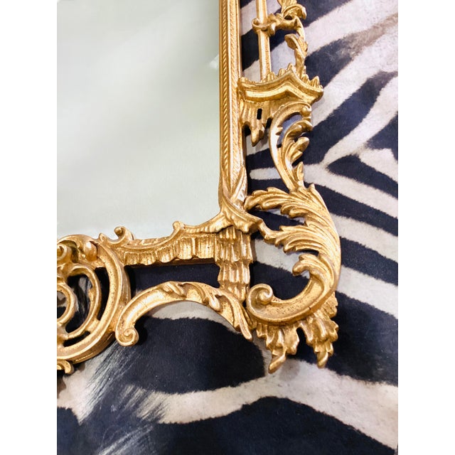 1960s Vintage Italian Gold Gilt Pagoda Carved Wood Chinoiserie / Chinese Chippendale Wall Mirror For Sale - Image 5 of 17