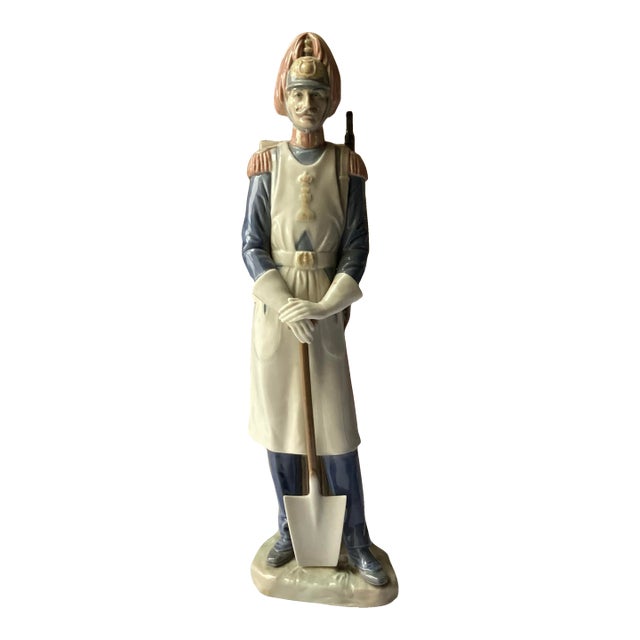 Vintage Lladro Soldier Porcelain Figurine, Spain #4839, 12” Tall For Sale